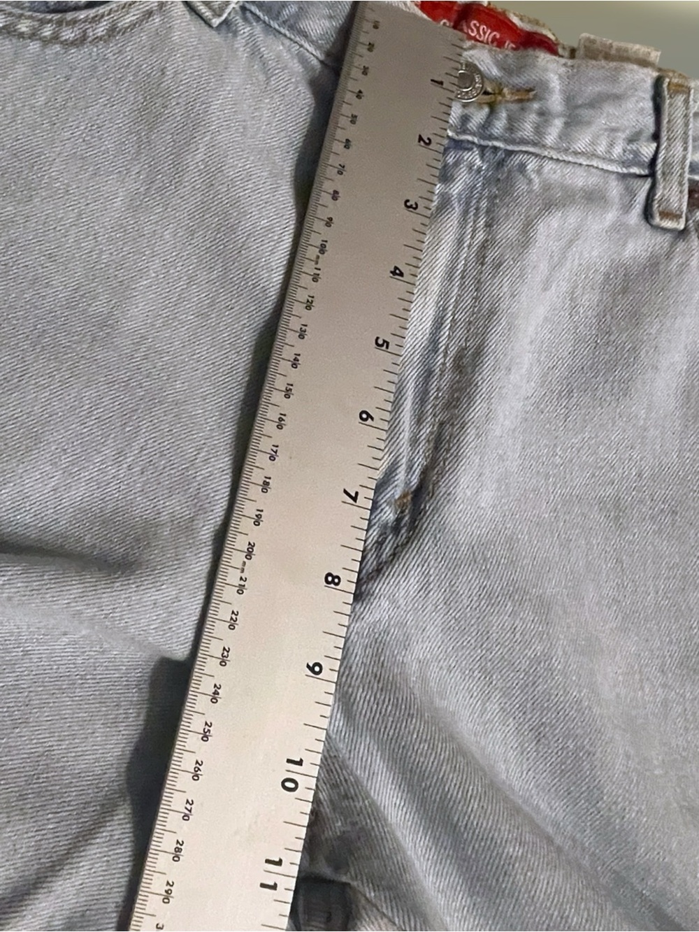 Levi's Women's Light Wash Classic Jeans Denim Shorts Size 10 - Picture 11 of 14